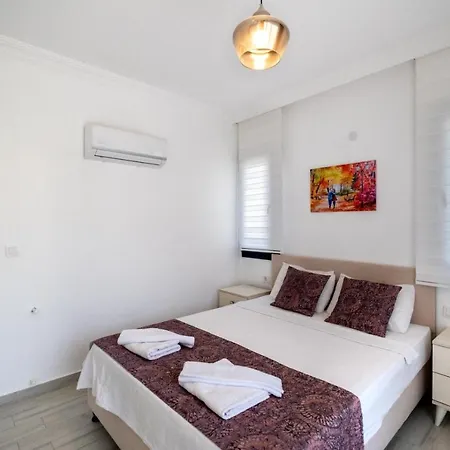 Modern Chic 4-bedroom With Private Pool And Garden In Hisaronu