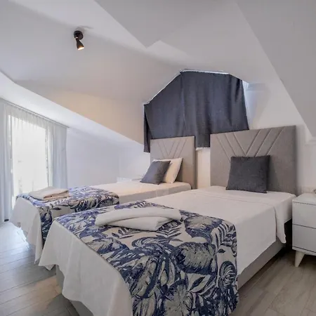 Modern Chic 4-bedroom With Private Pool And Garden In Hisaronu