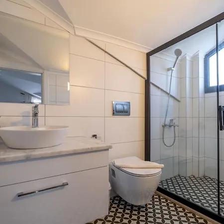 Modern Chic 4-bedroom With Private Pool And Garden In Hisaronu فيلة
