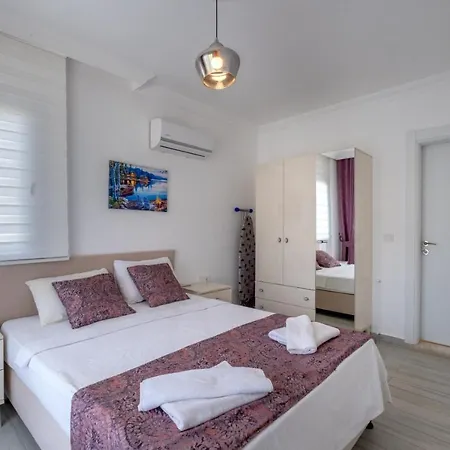Modern Chic 4-bedroom With Private Pool And Garden In Hisaronu Vilă *