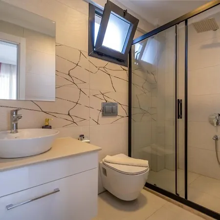 Modern Chic 4-bedroom With Private Pool And Garden In Hisaronu فتحية