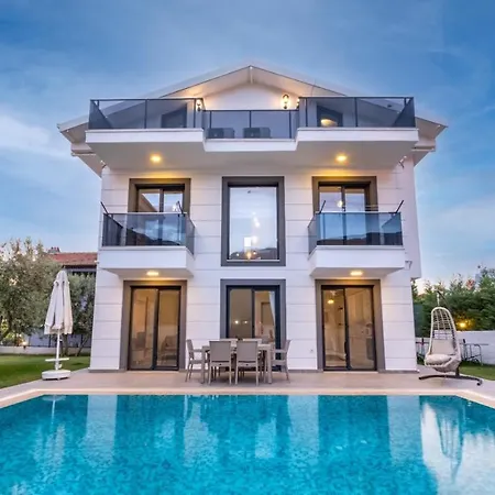 别墅 Modern Chic 4-bedroom With Private Pool And Garden In Hisaronu