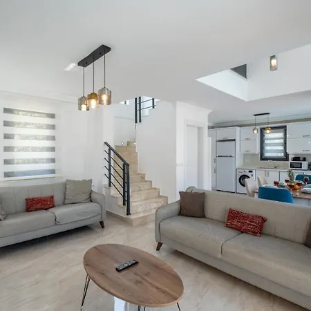 Villa Modern Chic 4-bedroom With Private Pool And Garden In Hisaronu Fethiye