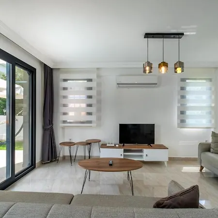 别墅 Modern Chic 4-bedroom With Private Pool And Garden In Hisaronu *