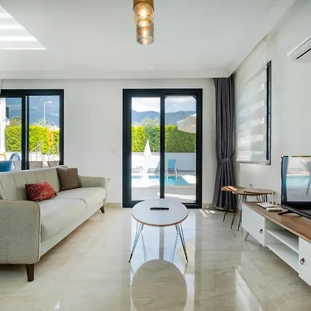 Villa Modern Chic 4-bedroom With Private Pool And Garden In Hisaronu *