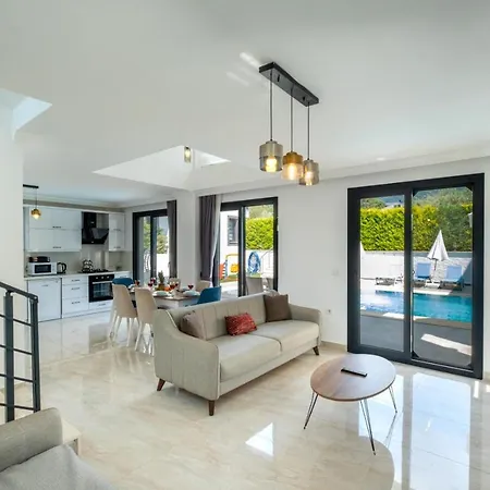 Modern Chic 4-bedroom With Private Pool And Garden In Hisaronu * Fethiye